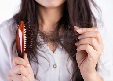 Cara Mengatasi Rambut Rontok Secara Alami